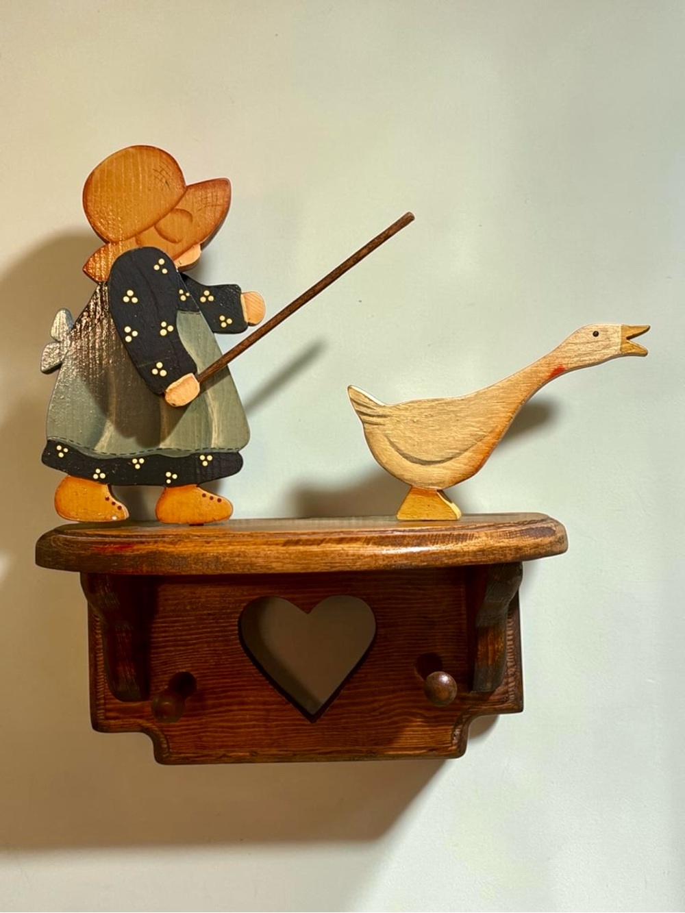 RARE Vintage Wood Folk Art Amish Girl & Goose On Heart Shelf W/ Pegs 8” Wide Key - Picture 3 of 16